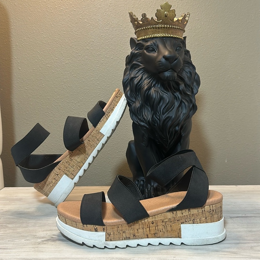 Top Moda platform stretchy strap sandal. Size 7.